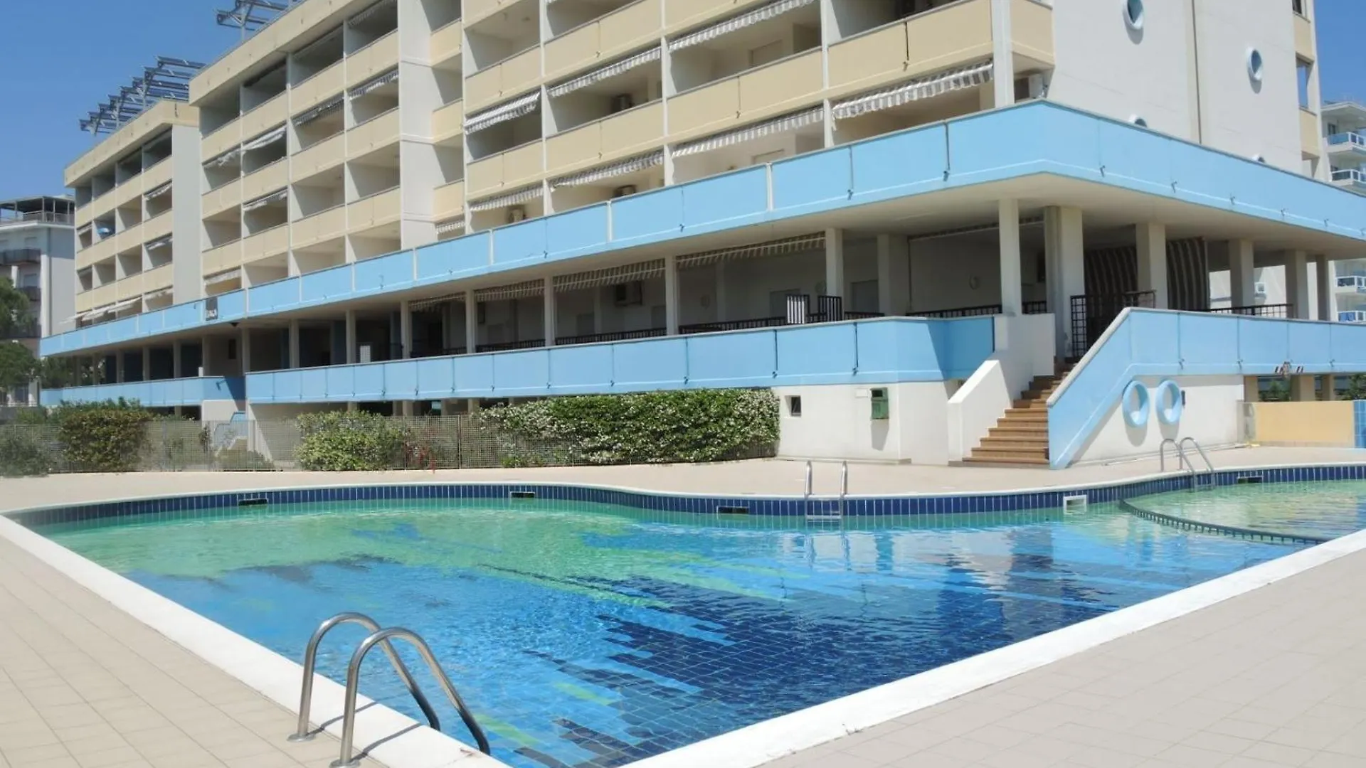 Lovely Flat With Shared Pool - Beahost Bibione Itália
