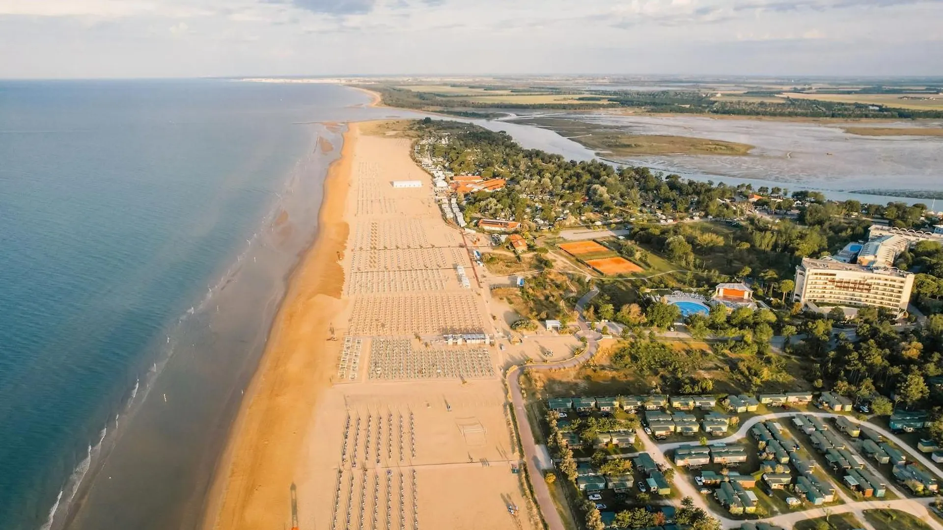 Lovely Flat With Shared Pool - Beahost Bibione 0*,  Italy